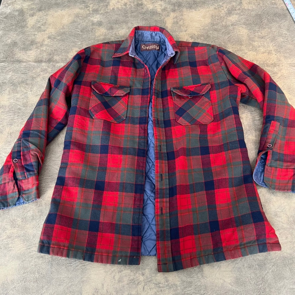 Grizzly Quilted Flannel Shirt Jacket Mens M Red Blue Quilt Lined Shacket *DAMAGE